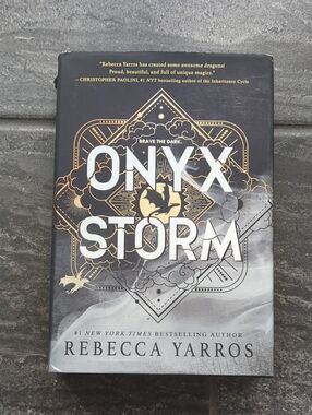 Rebecca Yarros Onyx Storm Hardcover Book - Black & Gold